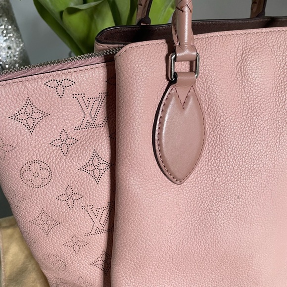 ❌SOLD❌ 2018 Louis Vuitton Mahina Haumea Leather Bag - Picture 5 of 15